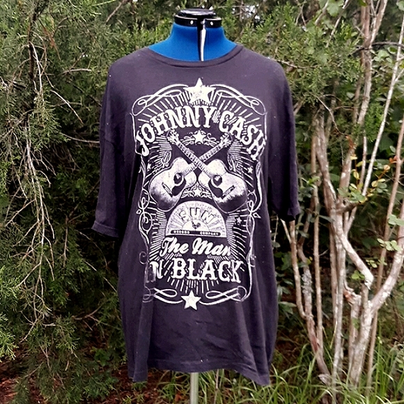 Johnny Cash T-shirt Size 2x - Picture 2 of 2